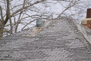 Read more about the article Five Signs It’s Time to Replace Your Roof